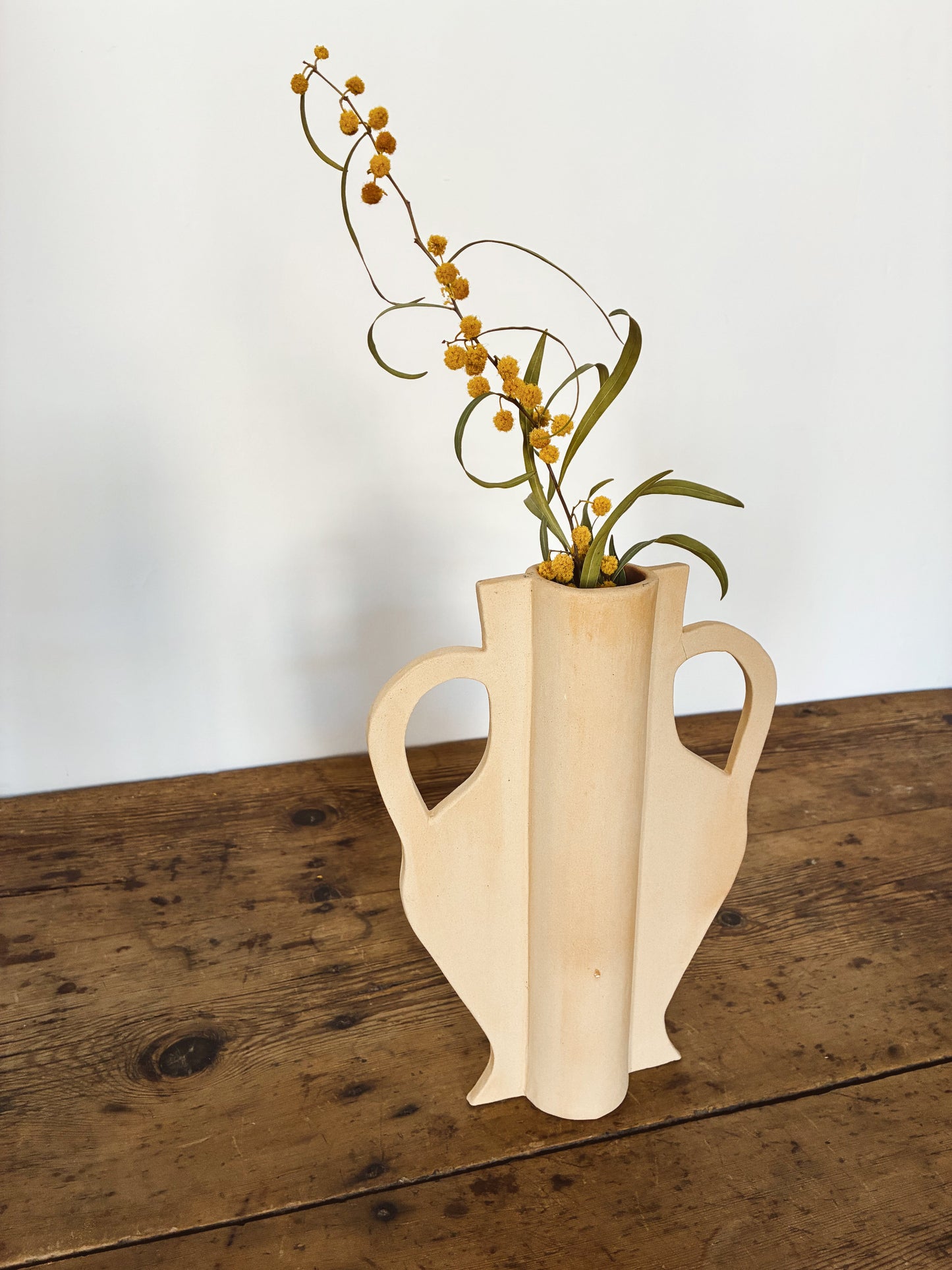 Side view of Gerra ceramic vase Herència collection