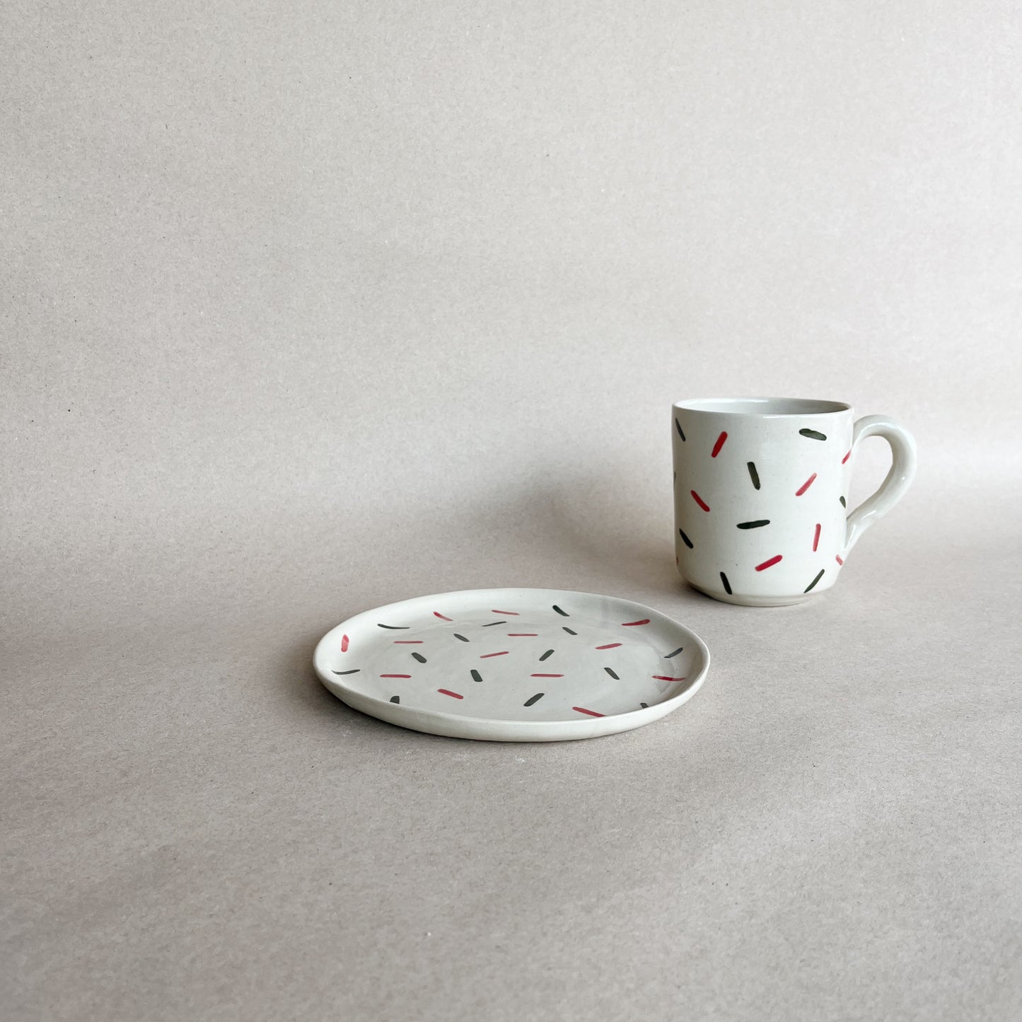 handmade ceramic siurell mug on the side of siurell dessert plate