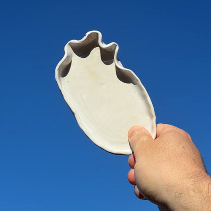 Unique clay plate at Pòrtol Pots studio.