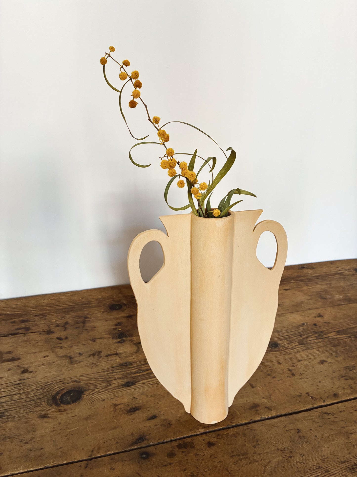 Side view of Àmfora ceramic vase Herència collection